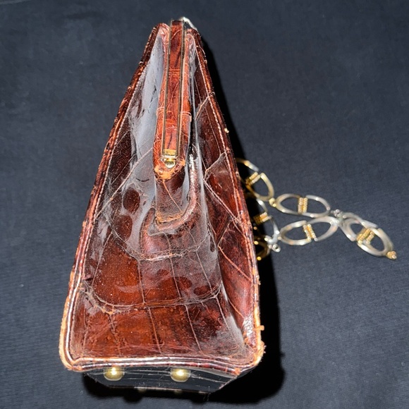 Sophisticated 1950’s Brown Alligator Shoulder Bag - Picture 7 of 9